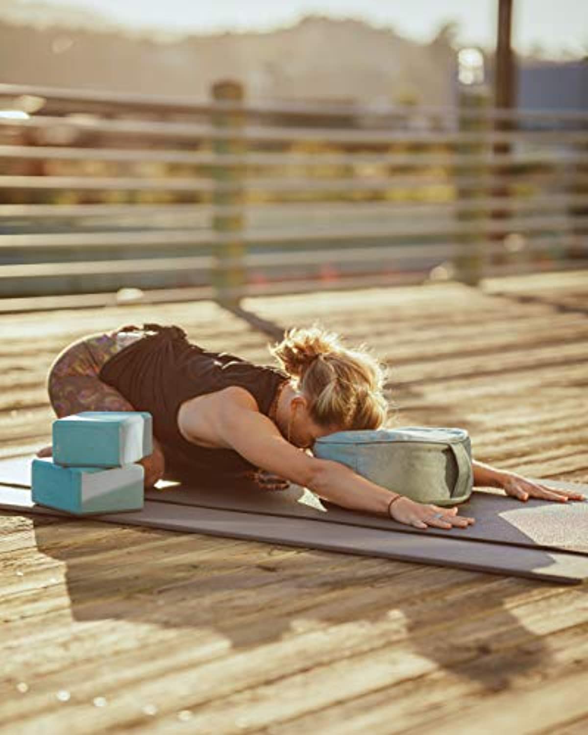 Cojín de meditación MV Joie Zafu relleno con cascos de trigo sarraceno y paquetes de carbón | Almohada de yoga en terciopelo suave/gamuza; diseño de bordado, bolsa de lavanda y bolsa de algodón antipolvo.