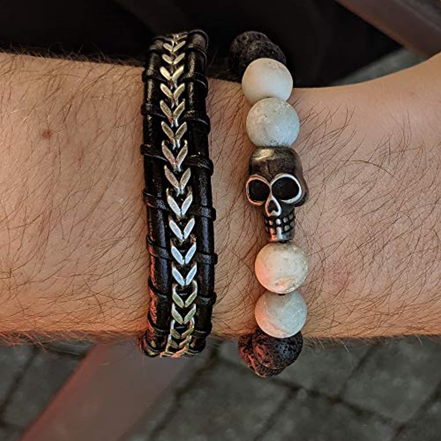 Pulsera de acero oxidado, dos tonos, cabeza de calavera en lava y cuentas de Amazon y pulsera de cuero negro para hombre (dos brazaletes)