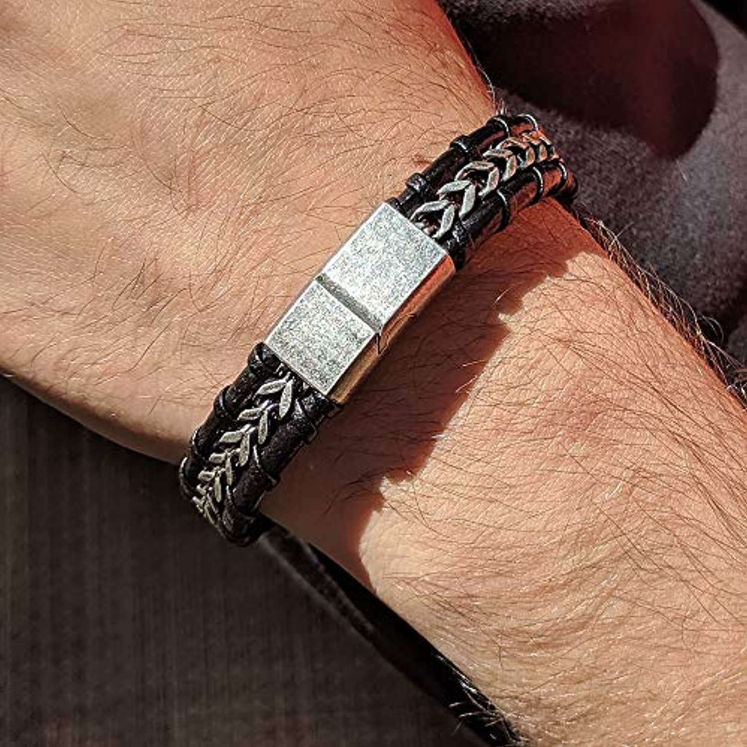 Pulsera de acero oxidado, dos tonos, cabeza de calavera en lava y cuentas de Amazon y pulsera de cuero negro para hombre (dos brazaletes)