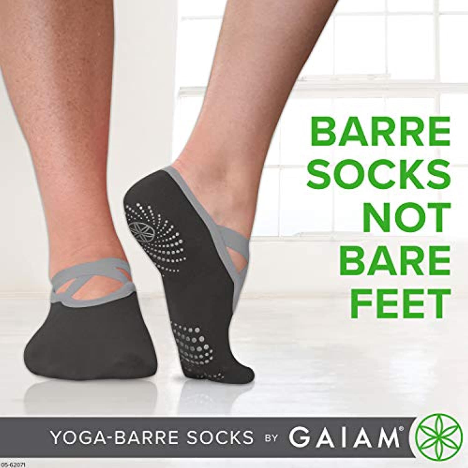 Gaiam Calcetines antideslizantes con agarre de dedos engomados para yo –